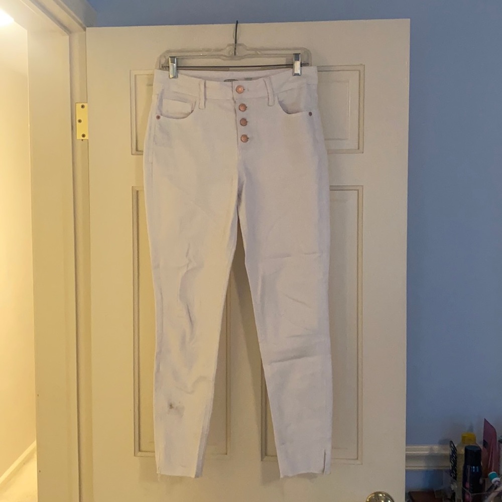 Old Navy White ‘Rockstar Super Skinny High Rise’ Jeans!